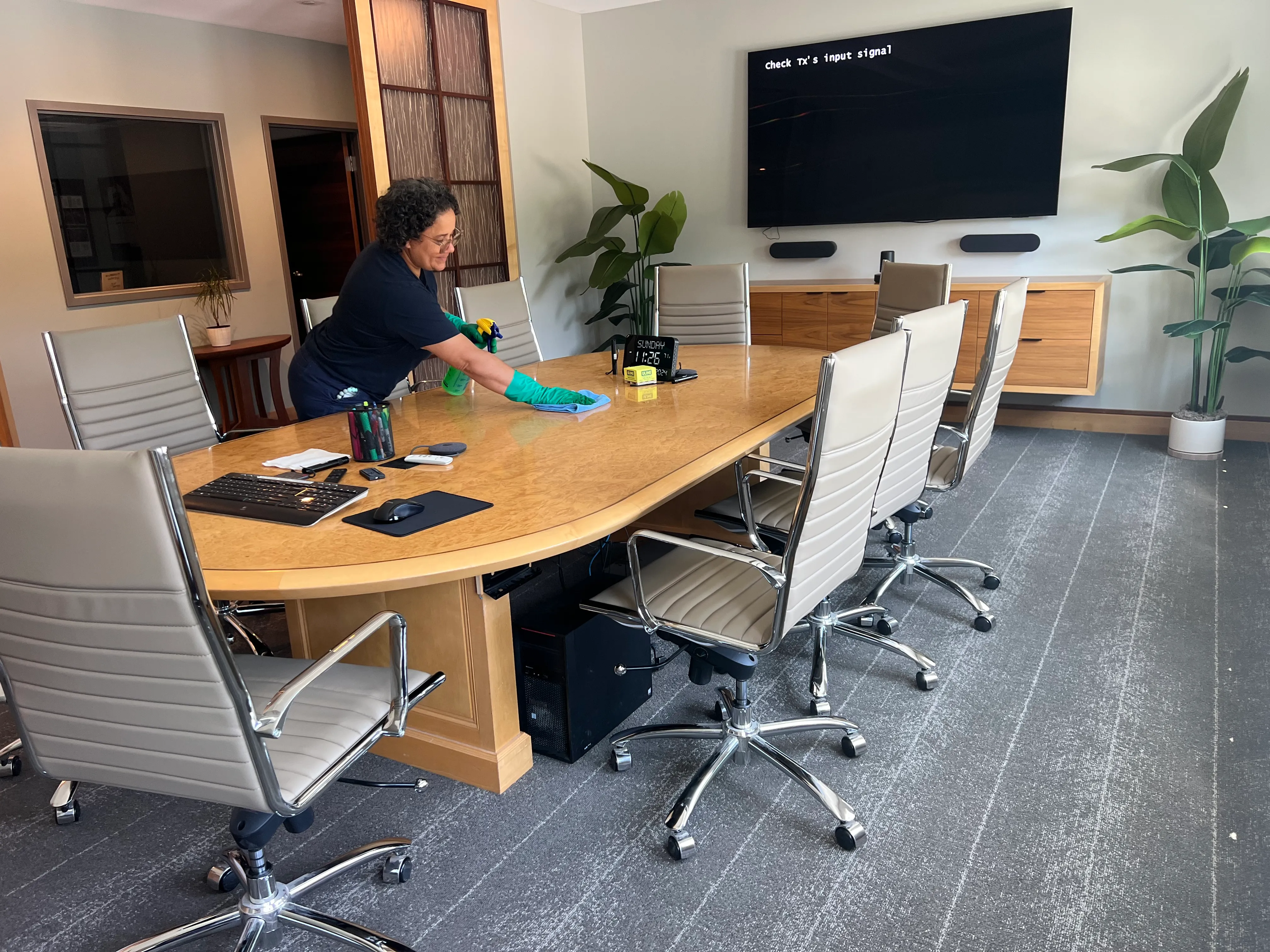 spotlezz carpet cleaning staff cleaning office workspace